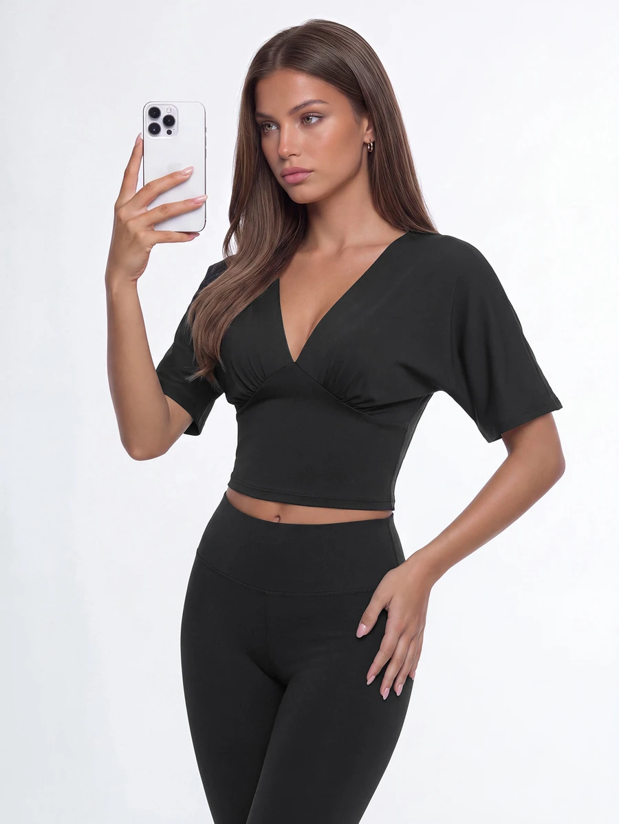 SHEIN Sports 女款純色短袖深V領戶外T恤 - 黑色 - 查看 1