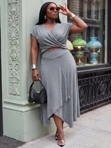 Slaydiva Setelan 2 Potong Ukuran Plus, Atasan Crop Model Lilit Abu-abu & Rok Maxi Asimetris, Paduan yang Lembut dan Menonjol untuk Tubuh Berlekuk - Grey - View 2