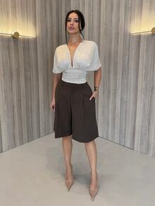 Shopreo 杏色深V褶饰短袖紧身女式T恤 - 杏色 - 查看 4