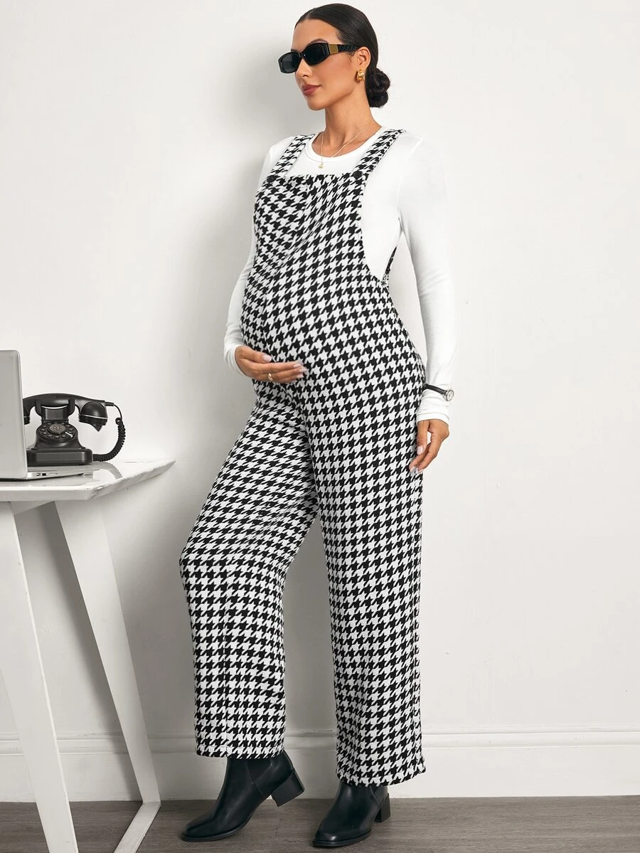 MaterniWear Jumpsuit Motif Houndstooth untuk Ibu Hamil yang Cocok untuk Bepergian - Hitam dan Putih - View 1