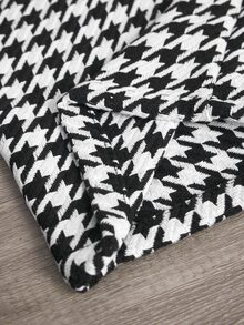 MaterniWear Jumpsuit Motif Houndstooth untuk Ibu Hamil yang Cocok untuk Bepergian - Hitam dan Putih - View 9