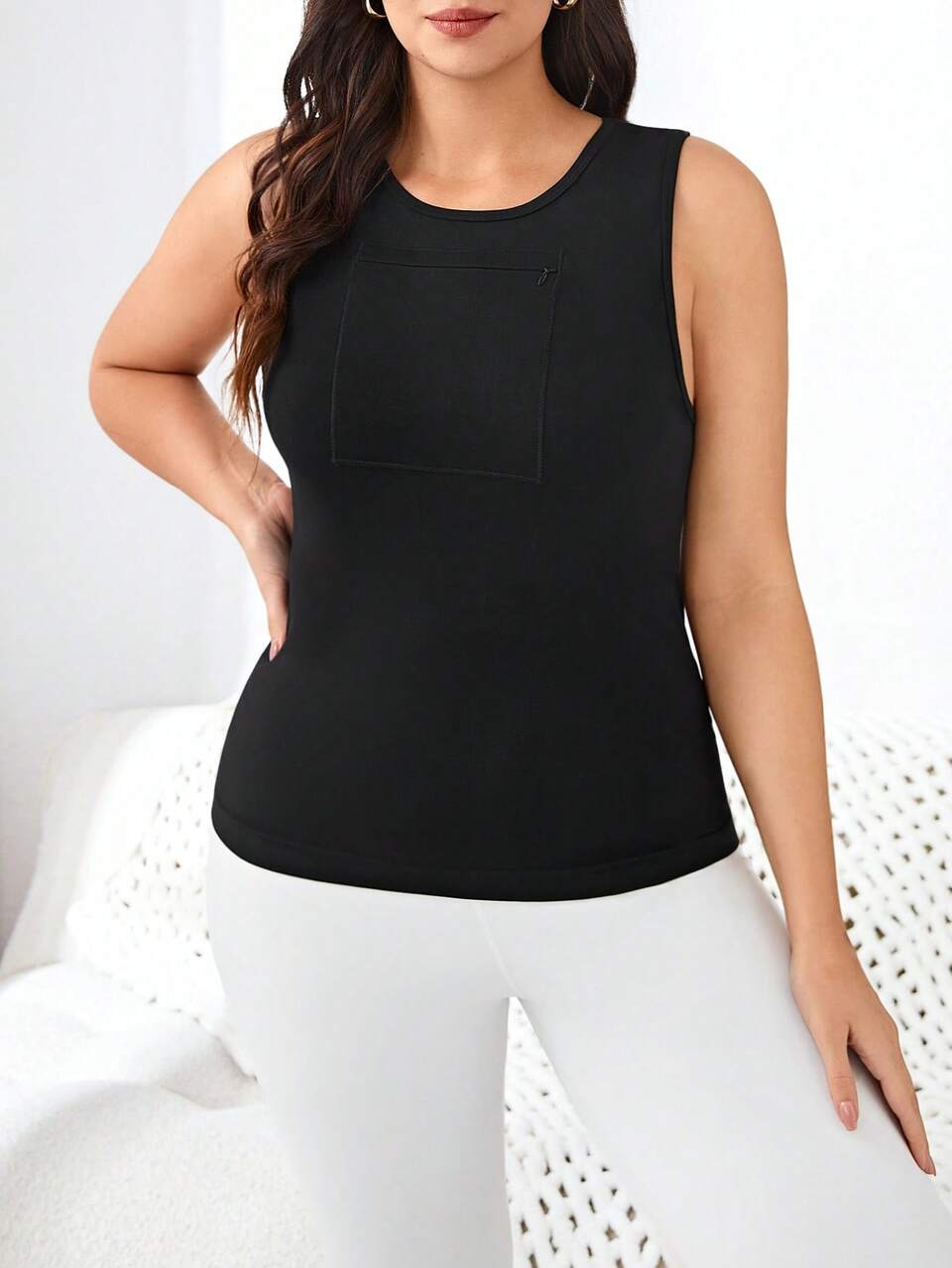 Plus Size Women's Tight Sports Tank Top With Front Mobile Phone Pocket