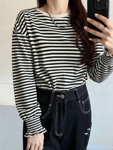 INAWLY Sweatshirt dengan Motif Garis-Garis dan Bahu Longgar - Hitam dan Putih - View 8