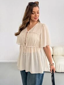 SHEIN Essnce 大尺碼女款純色荷葉邊飾前綁帶短袖上衣 - 杏色 - 查看 3