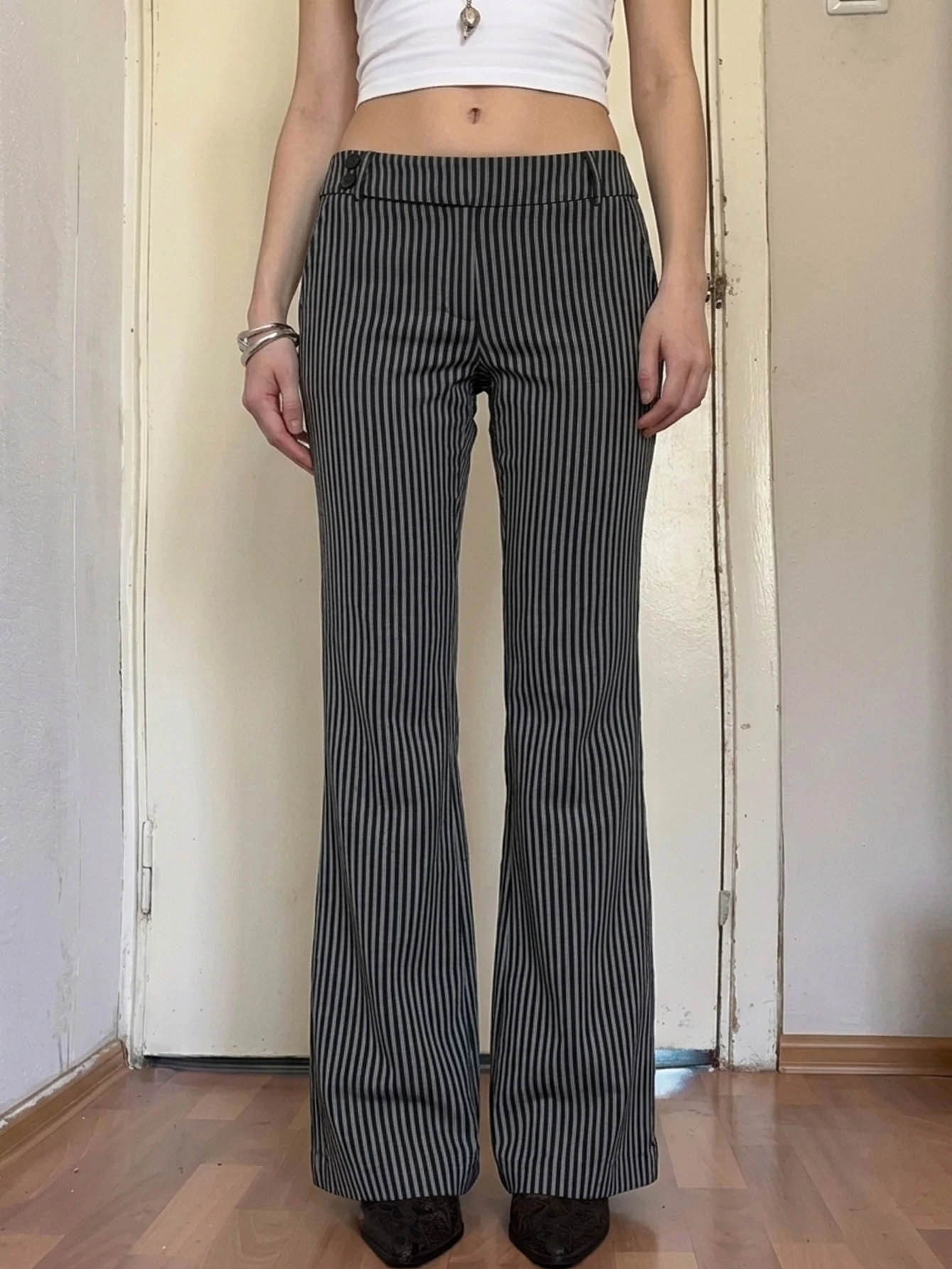 Attitoon Celana Panjang Wanita Model Flare dengan Kancing di Pinggang dan Motif Garis-garis - Hitam - View 1