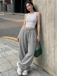 DAZY 女款寬鬆弧形腿印花運動長褲，休閒運動街頭風，適合春秋度假穿著 - 深灰色 - 查看 2