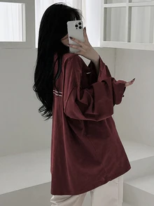 DAZY 女款聖誕紅色字母印花寬鬆圓領T恤，百搭，農曆新年，春秋長袖 - 酒紅色 - 查看 2