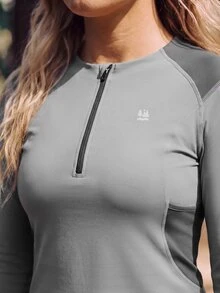 In My Nature تي شيرت رياضي نسائي بمقاسات كبيرة بتصميم سحاب وأكمام طويلة - رمادي - مشاهدة 6