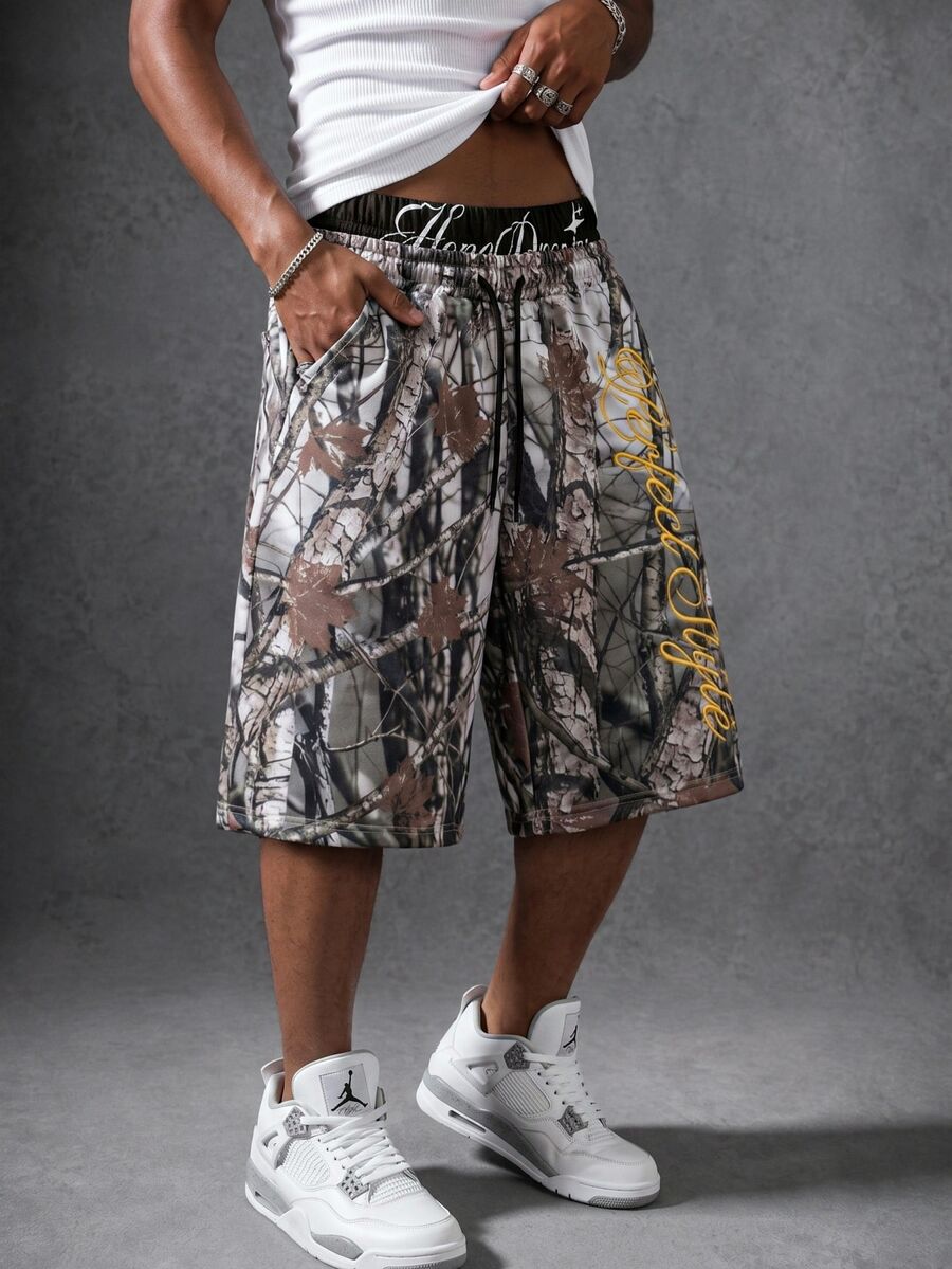 Manfinity EMRG Men's High Waist Maple Leaf Print Embroidered Pocket Fashionable Hip Hop Shorts, Holiday - Multicolor - View 1