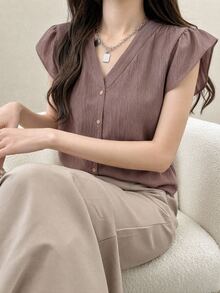 SHEIN LUNE 女士纯色V领短袖休闲衬衫，适合夏季穿着 - 彩色 - 查看 3