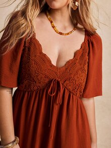 Écloséra Curve 女款大尺碼純色夏季V領鏤空蕾絲拼接喇叭袖鬆緊腰波希米亞風復古感恩節迷你洋裝 棕色 - 棕色 - 查看 4