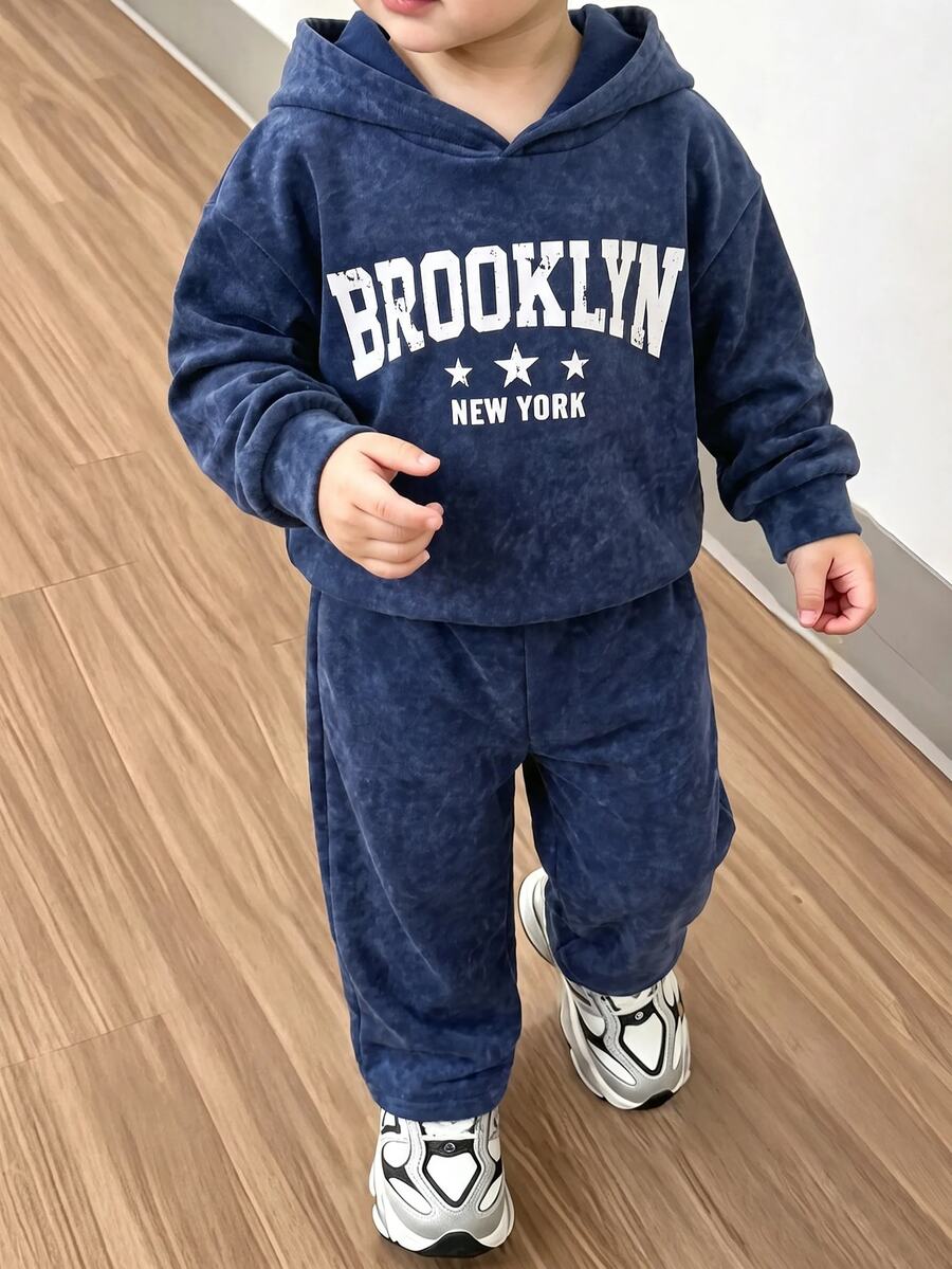 SHEIN Little Byeori 2件組小男孩休閒街頭韓風雪花印花連帽長袖衛衣與純色鬆緊腰運動長褲套裝,適合返校、生日、嬰兒洗禮、節日派對,秋冬穿著 - 黑色 - 查看 1