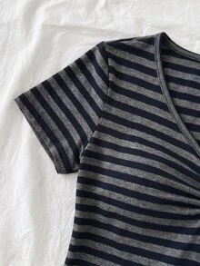 SHEIN 少女粉色V領胸前抓褶蕾絲拼接短袖T恤 - 彩色 - 查看 4