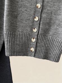 SHEIN 女士秋季时尚两件套毛衣套装：简约时尚，通勤必备，披肩式设计，二合一，圆领，直肩，长袖，撞色拼接，修身，纽扣针织开衫，百搭日常穿搭，松紧腰，无口袋，宽松针织藏蓝色长裤；灰色藏蓝色撞色毛衣两件套。适合女士冬季服装、圣诞节、新年服装、新年白色装扮、派对、海滩、优雅、休闲、女士休闲装、浪漫、情人节、约会、毕业季着装、时尚休闲通勤装、商务办公装、百搭时尚日常休闲装、都市教师职业装。 - 彩色 - 查看 7