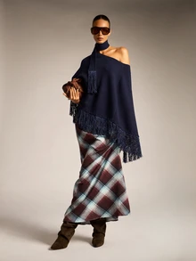 AiiRZ Atasan Poncho Rajut Asimetris Satu Bahu dengan Lengan Kelelawar, Model Cape dengan Hiasan Rumbai Warna Navy, Gaya Boho Musim Gugur dan Musim Dingin. - Biru - View 2