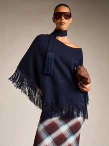 AiiRZ Atasan Poncho Rajut Asimetris Satu Bahu dengan Lengan Kelelawar, Model Cape dengan Hiasan Rumbai Warna Navy, Gaya Boho Musim Gugur dan Musim Dingin. - Biru - View 5