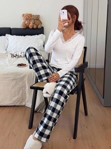 SHEIN 青少年女孩極簡休閒V領羅紋針織長袖T恤與格紋睡褲，舒適居家睡衣套裝，2件組，適合春秋穿著 - 黑與白 - 查看 2