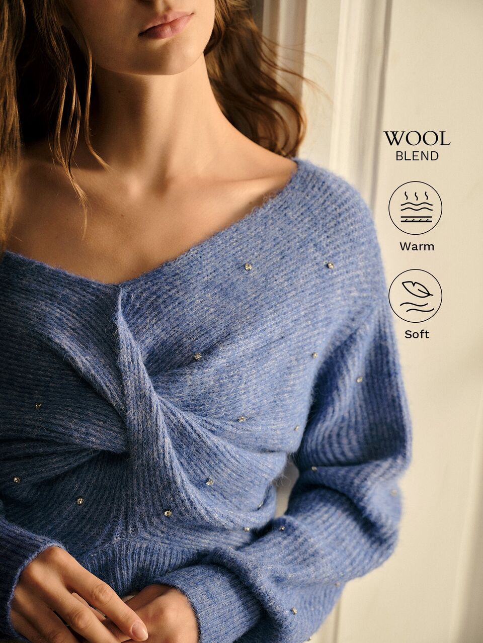 MOTF AUTUMN/WINTER PURE DESIRE HOT GIRL GENTLE VIBE DATE AFTERNOON TEA SOFT FLUFFY MIXED COLOR FUZZY KNIT FABRIC DEEP V-NECK FRONT TWIST KNOT RHINESTONE EMBELLISHED CROPPED WAIST RIBBED LONG SLEEVE KLEIN BLUE MIXED BLUE WOMEN'S LONG SLEEVE SWEATER TOP