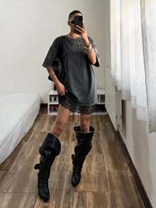 Muchica 女款圓領落肩對比蕾絲下擺寬鬆迷你洋裝 - 黑色 - 查看 7