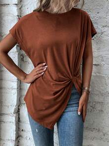 EMERY ROSE Camiseta de verano informal de unicolor con manga de murciélago y bajo asimétrico retorcido - Marrón - Ver 5
