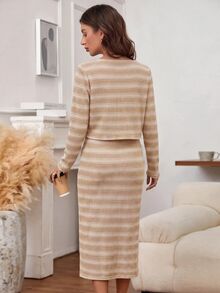 SHEIN Clasi Setelan Musim Dingin Wanita 2 Potong: Atasan Rajut Lengan Panjang Kancing Warna Beige dan Rok Panjang - MultiWarna - View 2