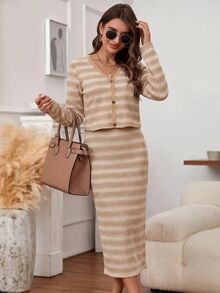 SHEIN Clasi Setelan Musim Dingin Wanita 2 Potong: Atasan Rajut Lengan Panjang Kancing Warna Beige dan Rok Panjang - MultiWarna - View 5