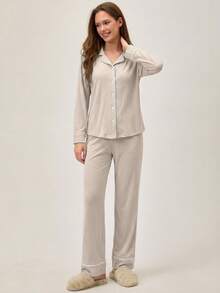 SHEIN طقم بيجامة كلاسيكي بأزرار أمامية مقاس طويل – ملابس علوية ناعم بأكمام طويلة وبنطال مريح بساق مستقيمة ملابس منزلية - بيج - مشاهدة 3