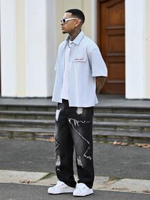 Devon Thys 常规尺寸男士时尚休闲宽松短款方形蓝白条纹刺绣衬衫，学校 - 藍白色 - 查看 4