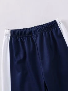 SHEIN 2件組小男孩休閒運動學院街頭風可愛酷感圖案三拼條紋衛衣+長褲套裝，適合日常穿著、上學、外出、運動，春秋款，簡約優雅設計，舒適時尚，男孩衣櫥的實用時尚之選 - 藏蓝色 - 查看 6
