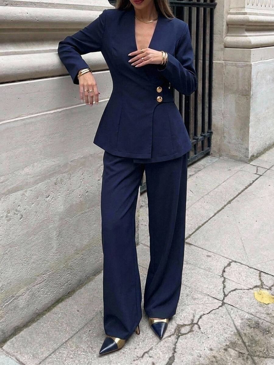 Aloruh Blazer A-Line Wanita dengan Leher V Dalam dan Hiasan Logam di Pinggang, serta Celana Panjang Lebar - Navy Blue - View 1