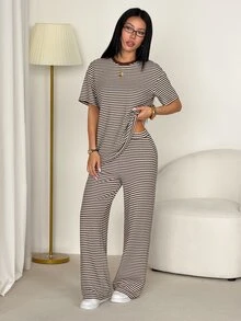 SHEIN PETITE Setelan 2 Potong Wanita Serbaguna: Kaos Lengan Pendek Kerah Bulat dan Celana Panjang dengan Desain Blok Warna - MultiWarna - View 5