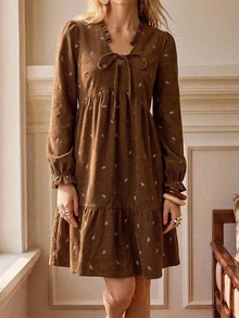 SHEIN Gaun Musim Gugur/Musim Dingin Terbaru dengan Tekstur Cetak 3D, Elegan, Bergaya Vintage Cokelat Prancis, Kasual. - Coklat - View 5