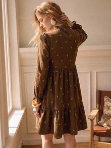 SHEIN Gaun Musim Gugur/Musim Dingin Terbaru dengan Tekstur Cetak 3D, Elegan, Bergaya Vintage Cokelat Prancis, Kasual. - Coklat - View 3