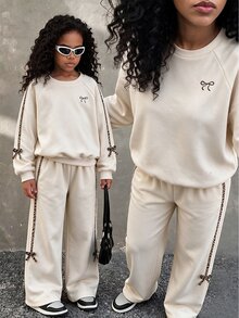 SHEIN Sparklyn 青少年女孩運動衫套裝，長袖配羅紋袖口、下擺與領口，側面蝴蝶結裝飾，秋冬休閒款 - 米色 - 查看 10