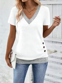 SHEIN Women's Contrast Color V-Neck Short Sleeve Casual T-Shirt With Side Button Design - Multicolor - View 3