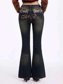 ROMWE J-Fashion Jeans de tiro bajo con pierna acampanada, estampado de leopardo y bordado de alas con estilo Y2K - Celeste - Ver 4