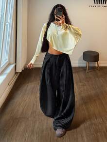 Muchica Celana Panjang Wanita Model Lengkung dengan Motif Salib dan Slogan Garis Hitam - Hitam - View 5