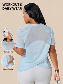 SHEIN Rhythm Era تي شيرت أزرق فاتح بأكمام قصيرة مع تصميم شبكي مرقع متقاطع وأكمام طويلة مع فتحات للإبهام - أزرق فاتح اللون - مشاهدة 2