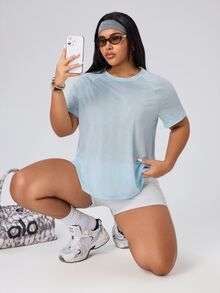 SHEIN Rhythm Era تي شيرت أزرق فاتح بأكمام قصيرة مع تصميم شبكي مرقع متقاطع وأكمام طويلة مع فتحات للإبهام - أزرق فاتح اللون - مشاهدة 3