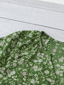 EMERY ROSE Women's V-Neck Short Sleeve Green Ditsy Floral Casual Top, Summer - Green - View 3