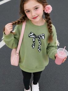 SHEIN Girls Leopard Print Bow Pattern Printed Trim Bow Decor Casual Fashion Crew Neck Long Sleeve Sweatshirt, Suitable For Autumn - Green - View 2