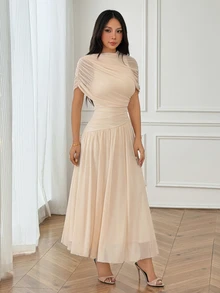 SHEIN PETITE 米色素色圓領短袖修身抓皺喇叭裙，優雅風格，適合婚禮、正式晚宴、約會及賓客穿著 - 杏色 - 查看 4