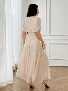 SHEIN PETITE 米色素色圓領短袖修身抓皺喇叭裙，優雅風格，適合婚禮、正式晚宴、約會及賓客穿著 - 杏色 - 查看 2