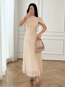 SHEIN PETITE 米色素色圓領短袖修身抓皺喇叭裙，優雅風格，適合婚禮、正式晚宴、約會及賓客穿著 - 杏色 - 查看 6
