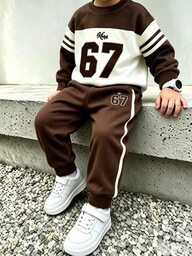 Conjunto de sudadera de cuello redondo con estampado digital y pantalones largos a rayas para niño