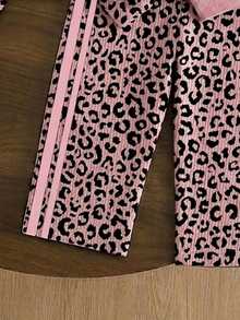 SHEIN 2件組女嬰春夏秋冬棕黑粉拼接酷女孩風全豹紋側邊粉條紋圓領長袖上衣搭配寬腿長褲套裝，寬鬆休閒版型，適合日常穿著、戶外活動、街頭風、家庭聚會、拍照 - 粉色 - 查看 6