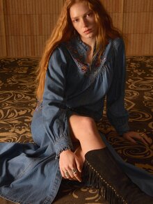 MOTF STUDIO SET ATASAN DAN ROK DENIM LIPITAN BERKERAH BERBENTUK LIPIT DENGAN BORDIR BUNGA DAN HIASAN RUFFLE UNTUK WANITA - Biru - View 7