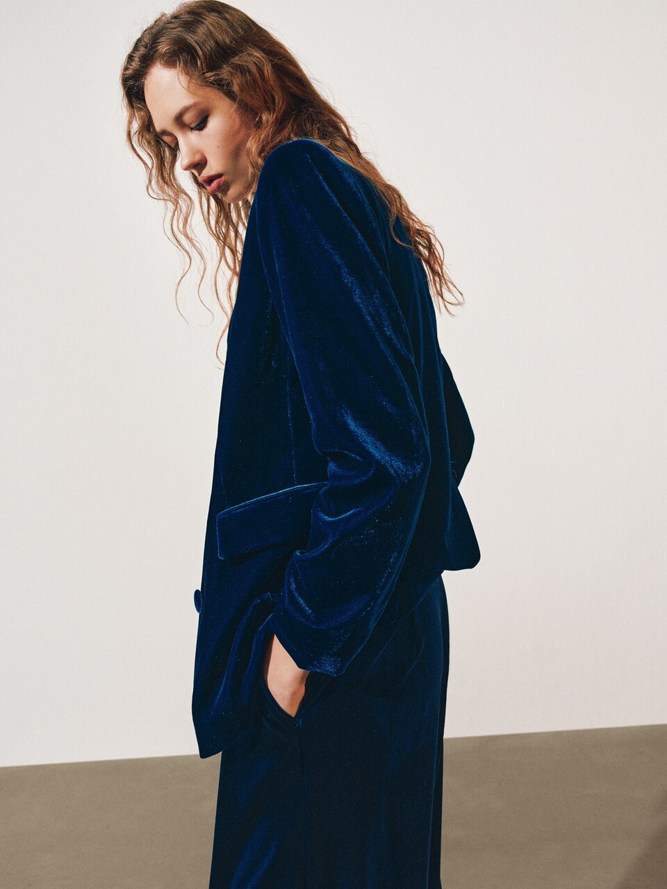 MOTF VELVET DOUBLE-BREASTED SILHOUETTE BLAZER