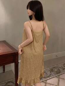 DAZY 碎花細肩帶荷葉邊下擺中長洋裝女款睡裙 - 卡其色 - 查看 2