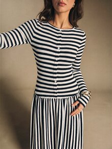 Poéselle 女款開學季彈性針織條紋拼接百褶長洋裝，休閒日常校園通勤辦公室時尚單品 - 黑與白 - 查看 3